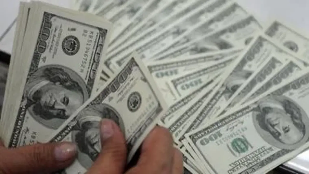 تحركات سعر الدولار أمام الجنيه داخل البنوك المصرية خلال تعاملات اليوم الملحوظة